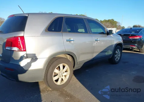 2013 Kia Sorento Lx z USA, uszkodzony, nr VIN 5XYKT4A18DG401343